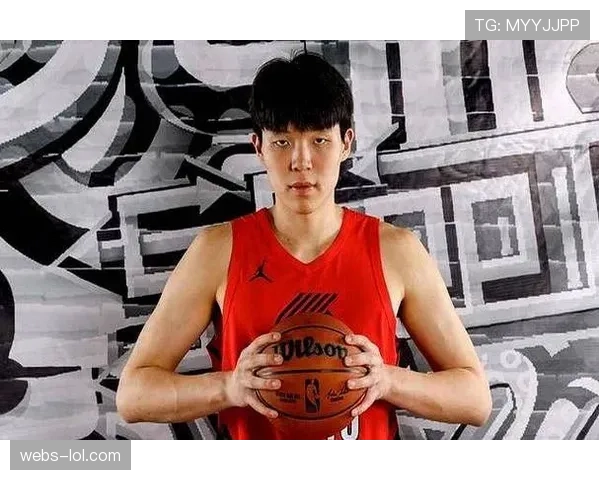 杨瀚森季前赛三分4中3表现抢眼 开拓者教练组考虑增加其出场时间 杨瀚森季前赛三分4中3表现抢眼 开拓者教练组考虑增加其出场时间