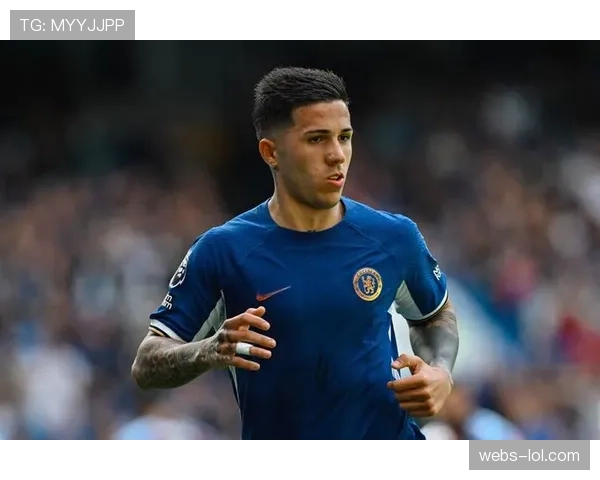 切尔西3-0完胜十人巴塞罗那,恩佐进球被吹仍献助攻 切尔西3-0完胜十人巴塞罗那,恩佐进球被吹仍献助攻